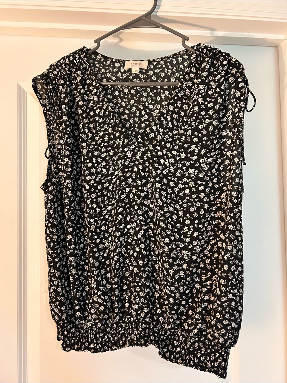 LOFT Black and White Floral Cap-Sleeve Blouse
